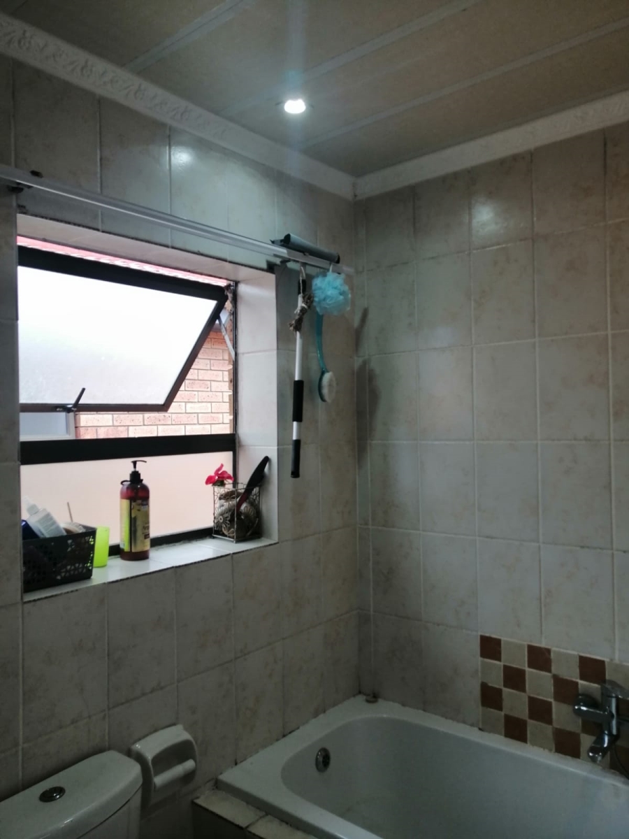 2 Bedroom Property for Sale in Sea Breeze Western Cape